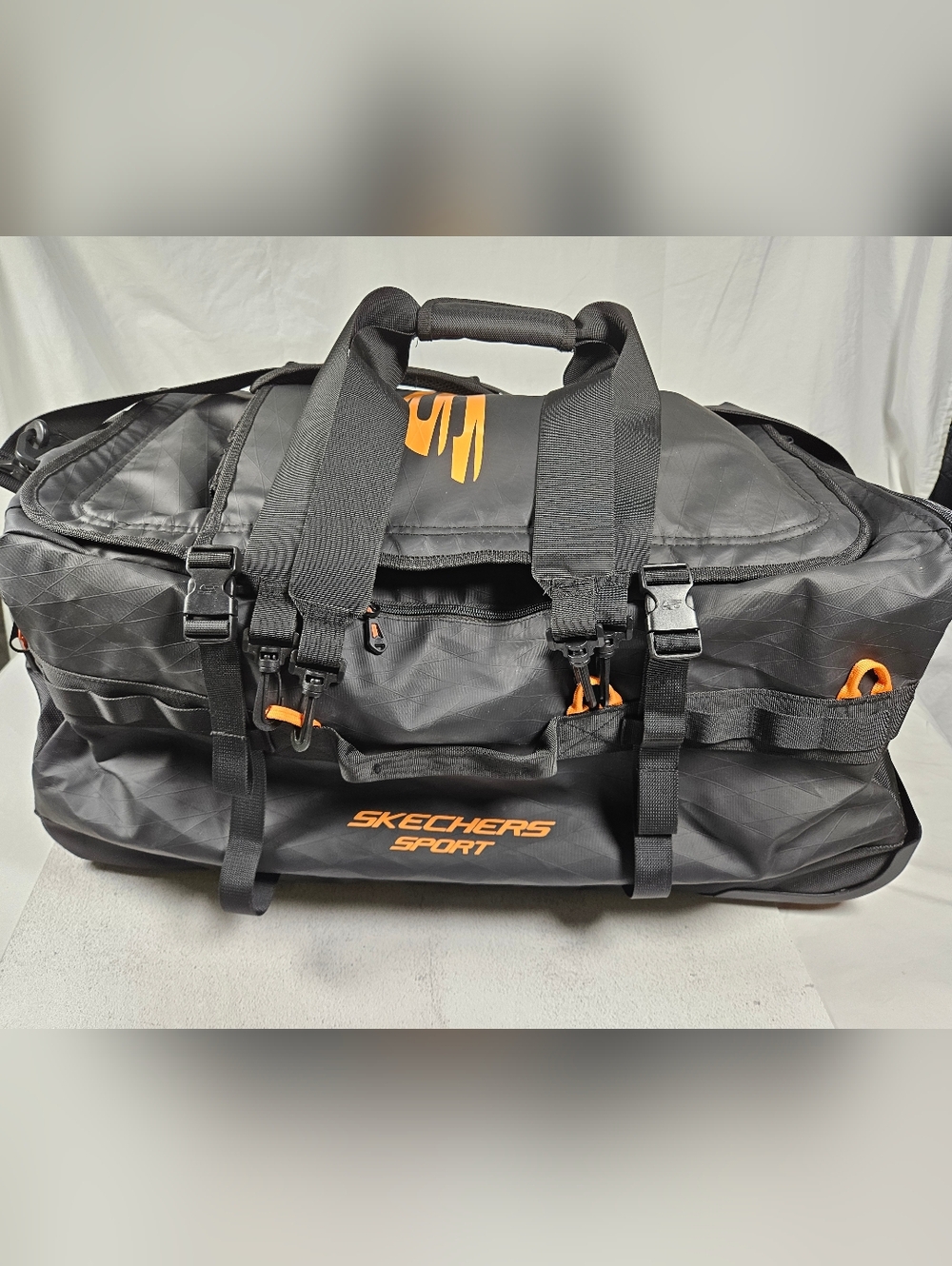 Skechers Sport 65 L Rolling Duffle / Backpack With Trolley Handle